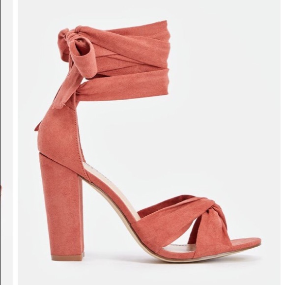 Laced up high heels - Picture 1 of 6